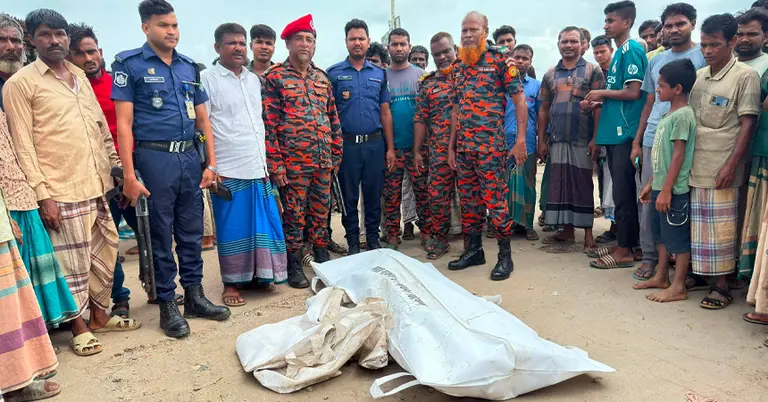 মরদেহ উদ্ধার করেছে ফায়ার সার্ভিসের ডুবুরি দল